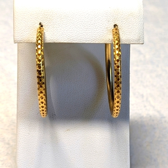 Vintage Goldtone Filigree 1-1/2" Diameter Hoops - Picture 5 of 6